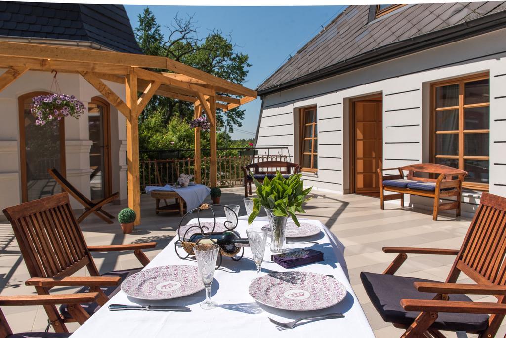 Alloggio per agriturismo Dworek Pod Herbem Gądkowice