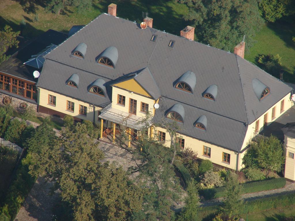 Alloggio per agriturismo Dworek Pod Herbem Gądkowice